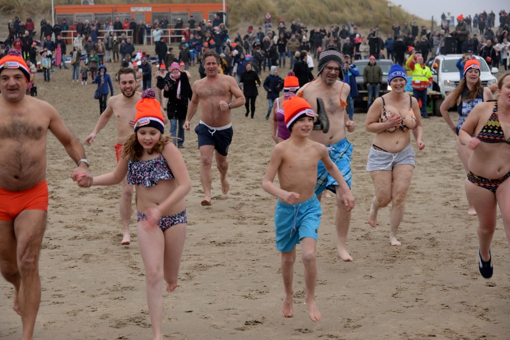 ../Images/Nieuwjaarsduik Nederzandt 2017 049.jpg